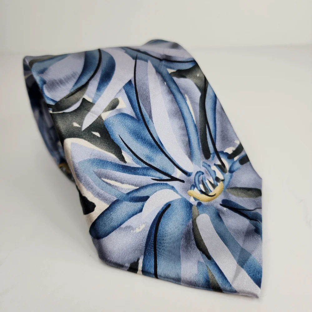 J. GARCIA Blue Floral Silk Tie.